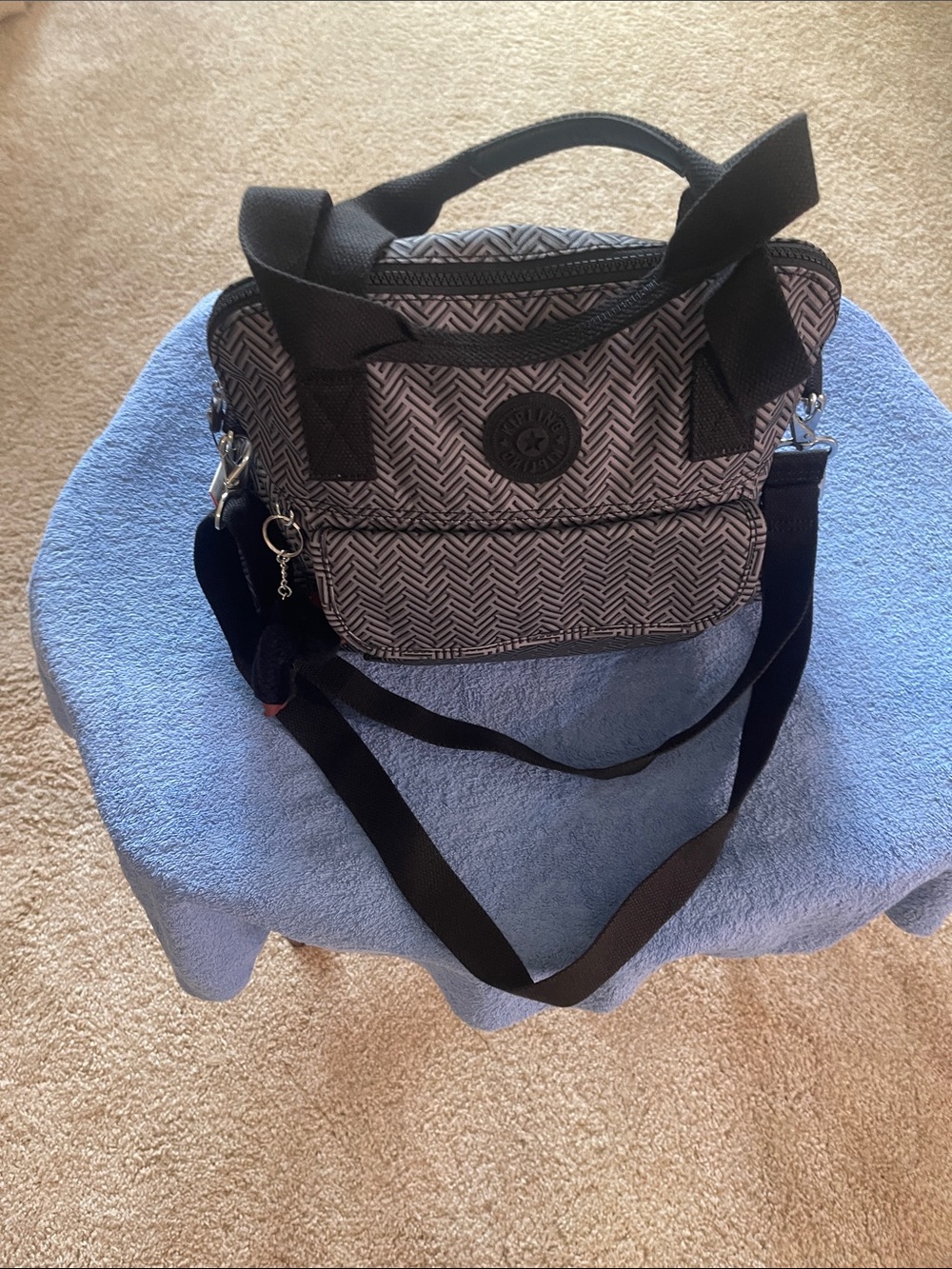 Kipling Pahneiro Urban Chevron grey Crossbody Bag.
